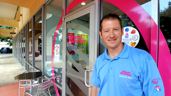 Why own a juice bar franchise when you can own a Planet Smoothie franchise like this franchisee?
