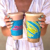 best smoothie franchise two smoothies in hand